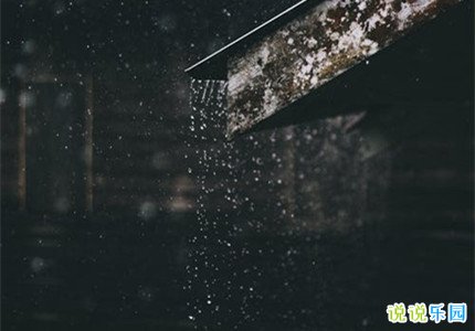 适合下雨天拍抖音的句子